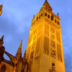 La fascinante historia de la Giralda de Sevilla leyendas construcción y curiosidades